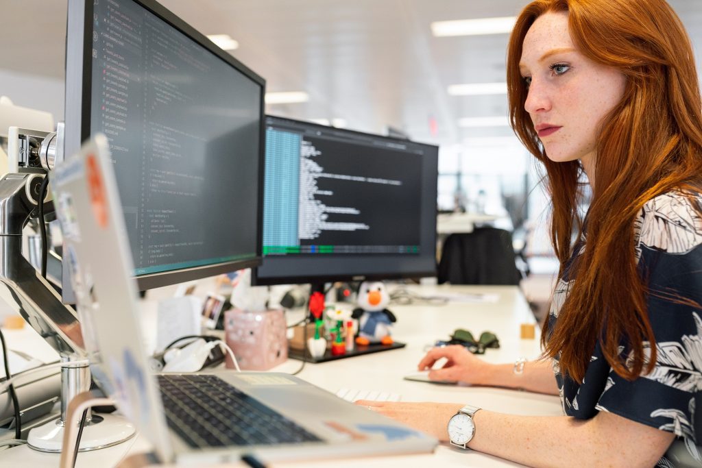 Destaca de la competencia con nuestro diseño y desarrollo web personalizado y creativo